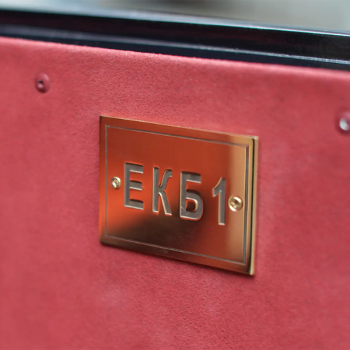 Сейф заказной черный глянец, золочение, подсветка.